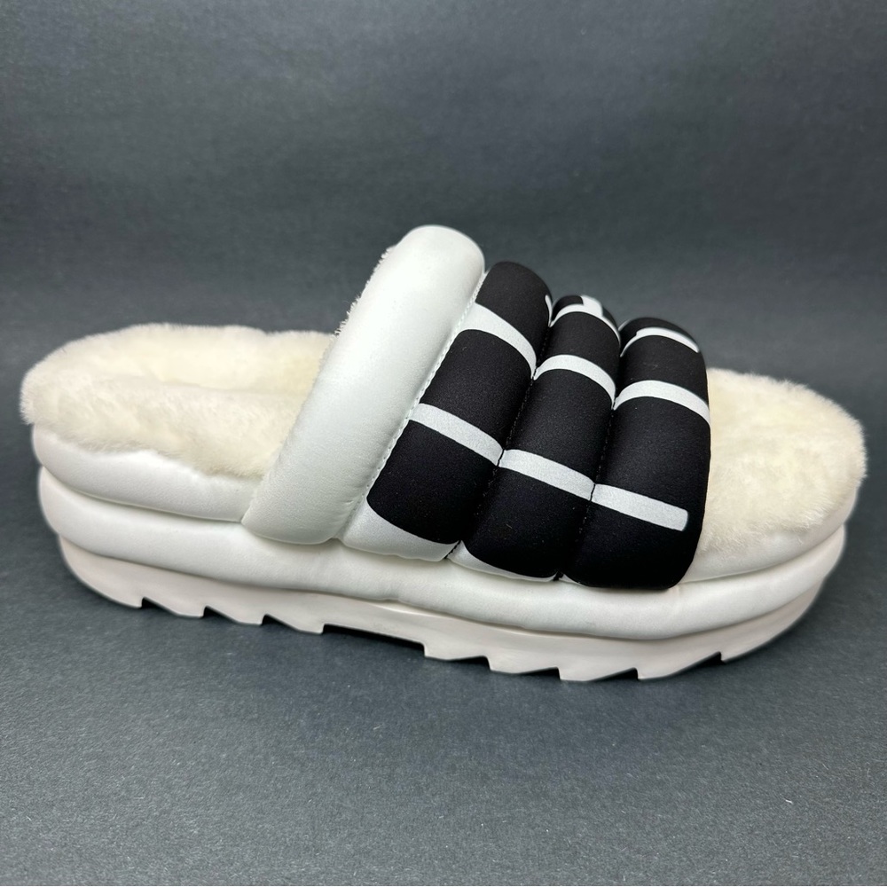 NWOT UGG Maxi Slide Logo White Black Logo Padded Sheepskin Platform Sandals US 8